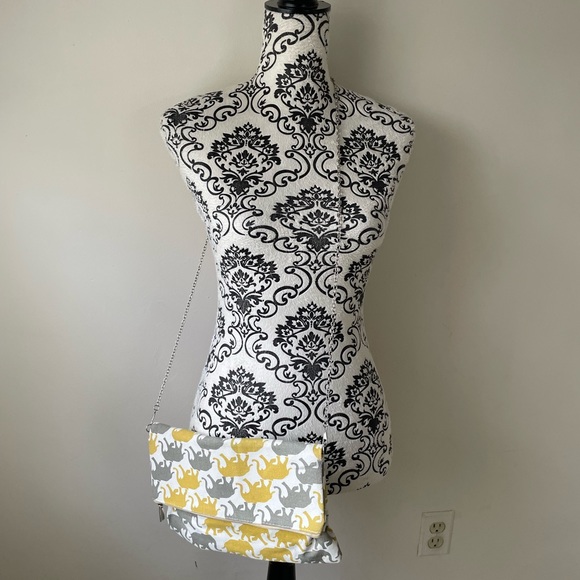 Lucky Elephant canvas purse/ bag chartreuse yellow and gray pattern silver chain - Picture 2 of 4